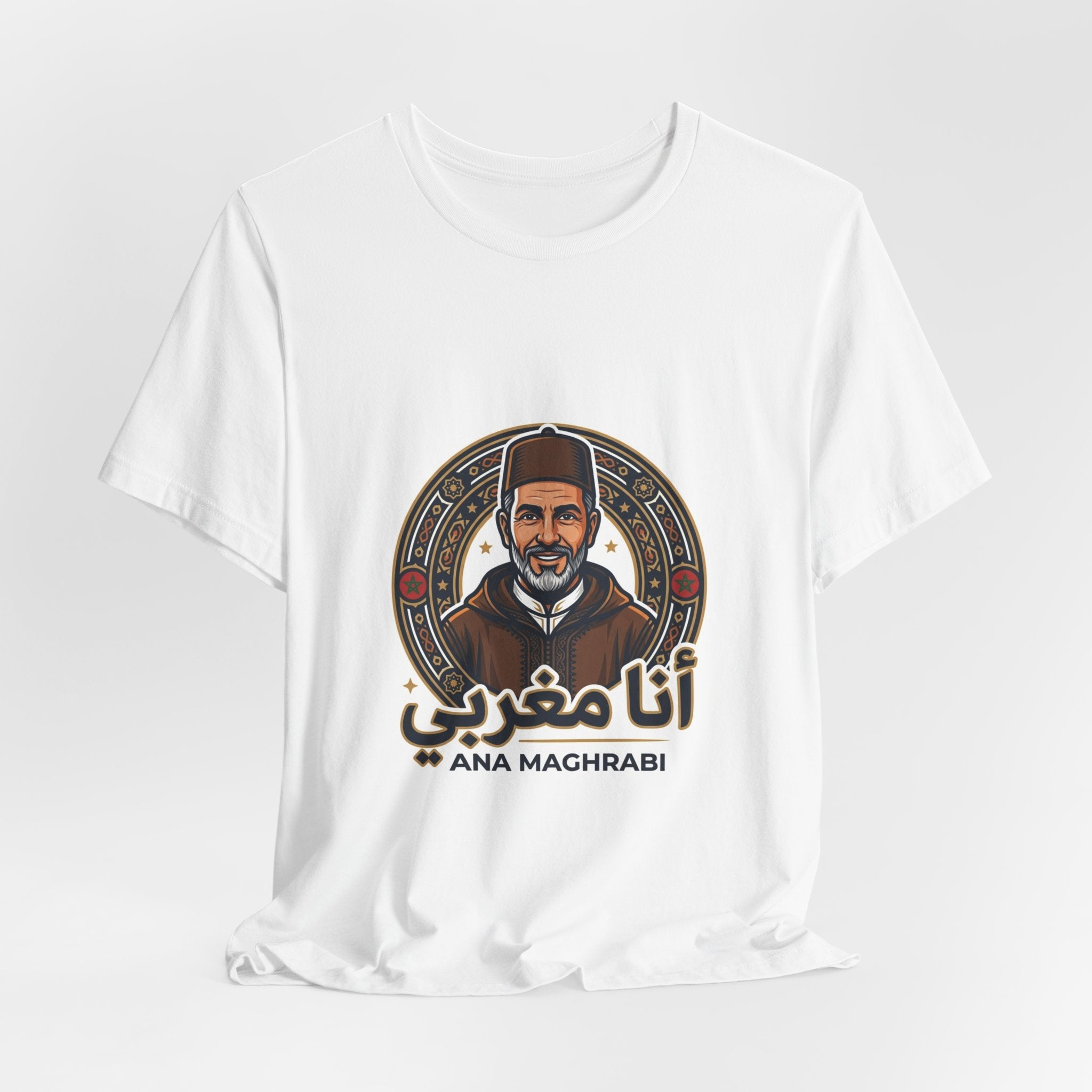 T-Shirt — 'Ana Maghrabi' Moroccan Heritage Tee (Arabic Calligraphy, Traditional Fez Portrait)